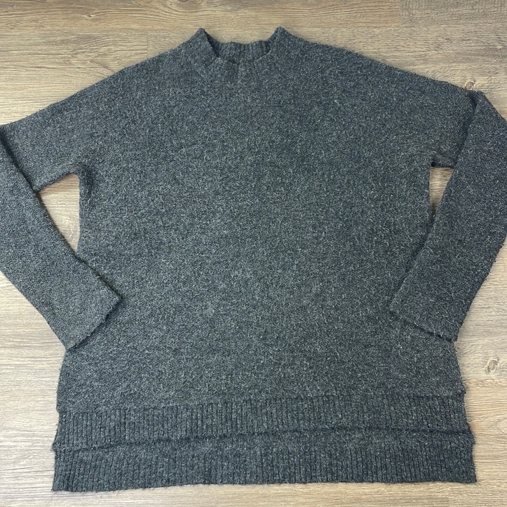 Gentle Fawn Clothing Women’s Grey Mock Neck Sweater with Side Slits, size XS